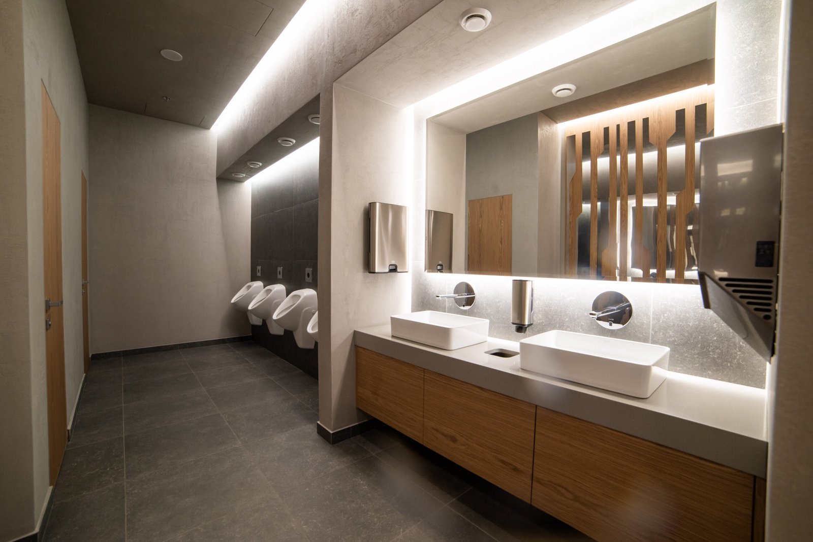 Baño moderno con iluminación LED Valencia